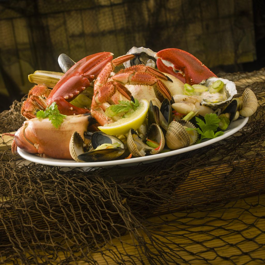 platter of seafood shellfish
