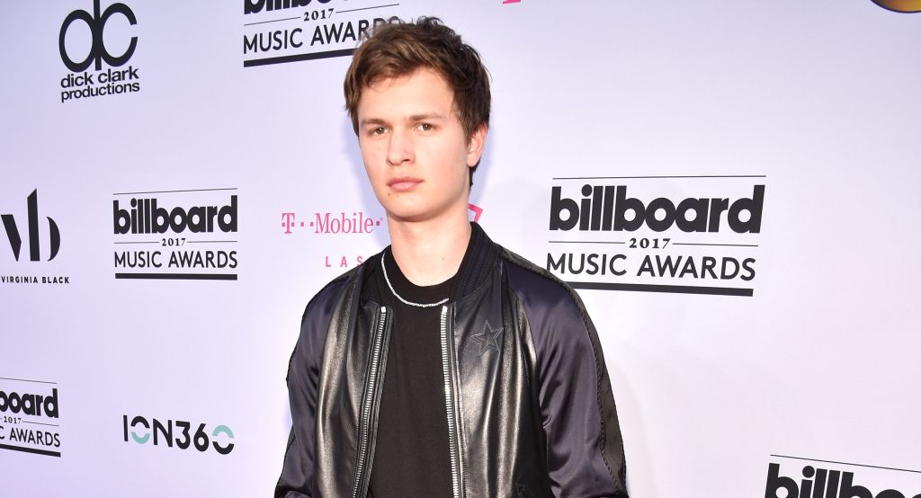 2017 Billboard Music Awards - Magenta Carpet