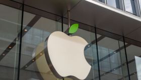 Apple Store Welcomes Earth Day